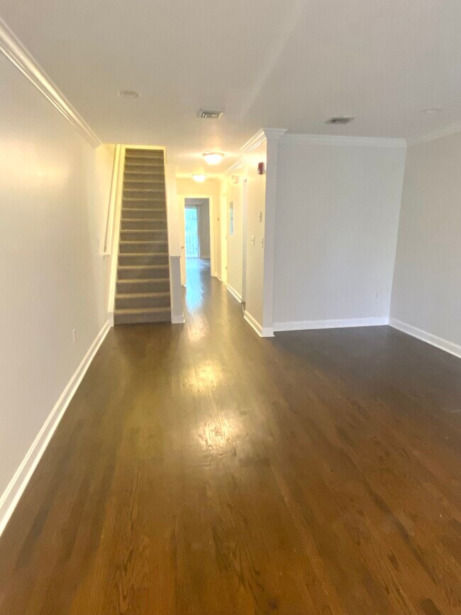 114 203 duplex - Stamford Commons