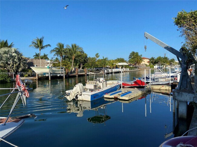 Building Photo - 2185 NE 123rd St Unit 204