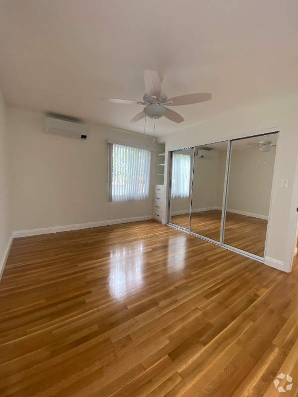 Building Photo - 1750 Grevelia St Unit 9 Rental