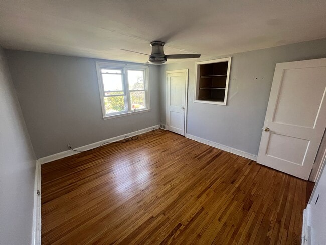 Photo - Charming Modern 3 Bedroom w/ Washer & Dryer & Optional 4th Bedroom in Basement | Overbrook