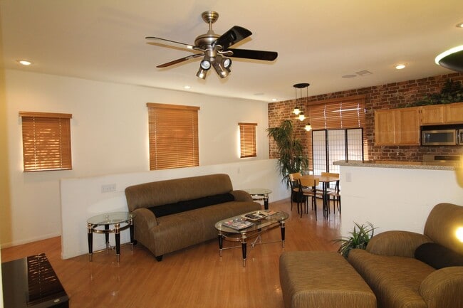 Photo - SHOWINGS AVAILABLE NOW Unidad 203