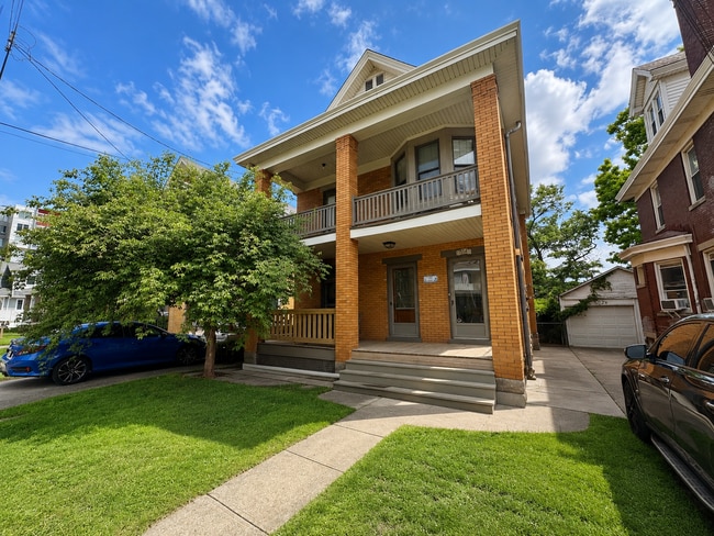 Photo - 6 Bed/2 Bath Mins. from UC Campus $600/pp ($3,600/mo)!