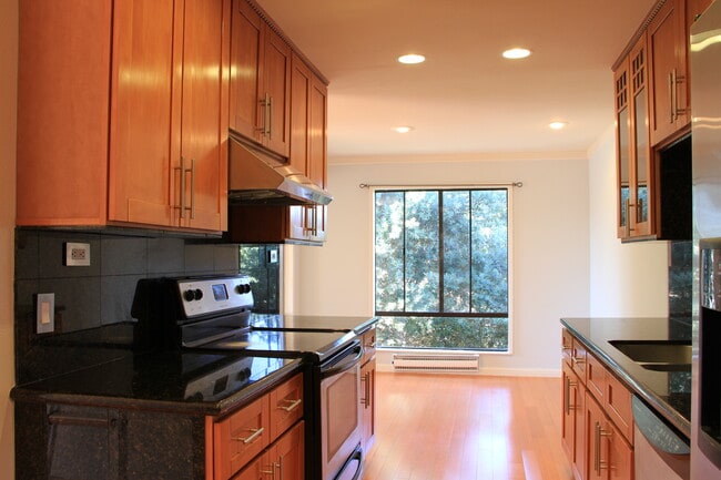 Building Photo - 4 Admiral Dr Rental
