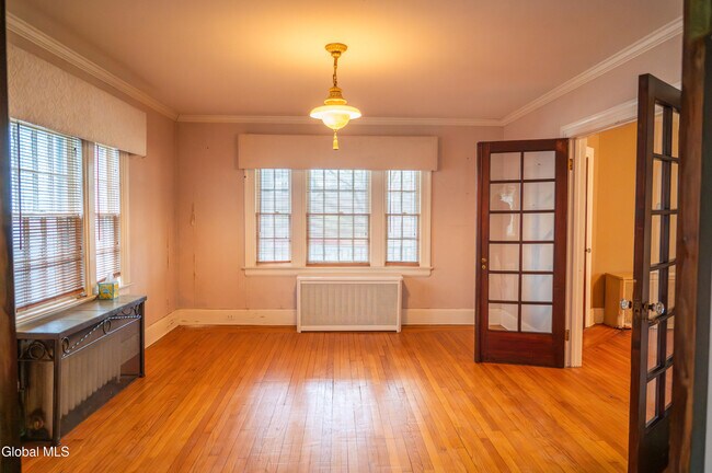 Photo - 1347 Union St