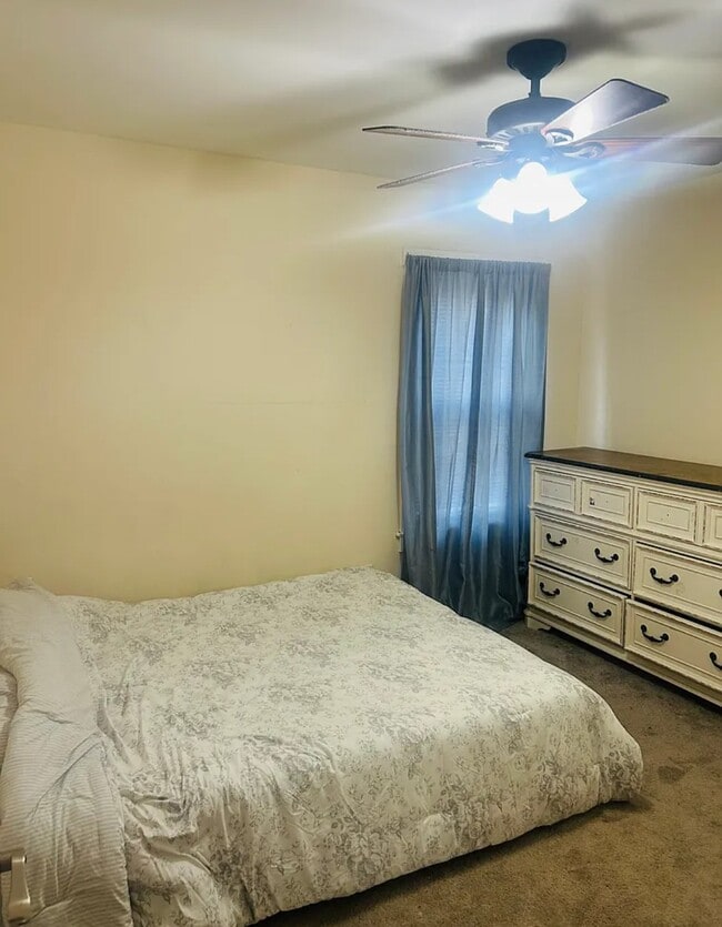 Building Photo - 858 Lower River Rd Unit #2