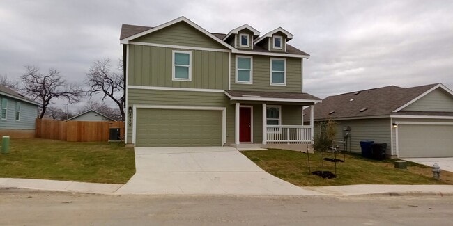 Building Photo - Beautiful 2 Story Home 4bdrm 2.5 bath
