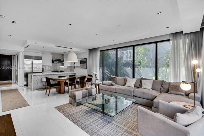 Photo - 350 Meridian Ave Unidad 202