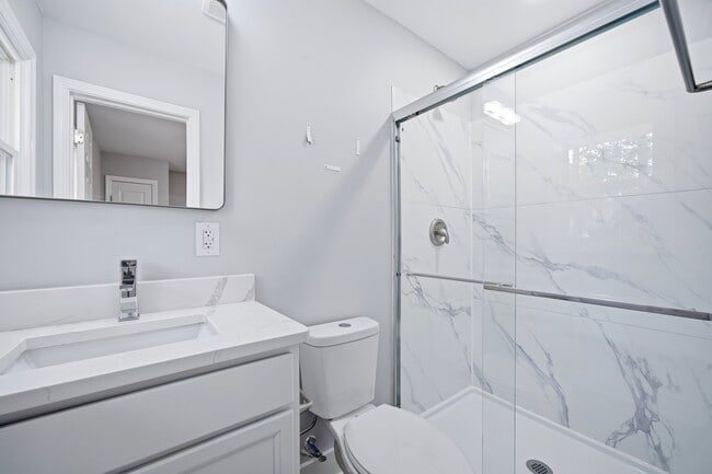Photo - 553 Derrydowne Dr