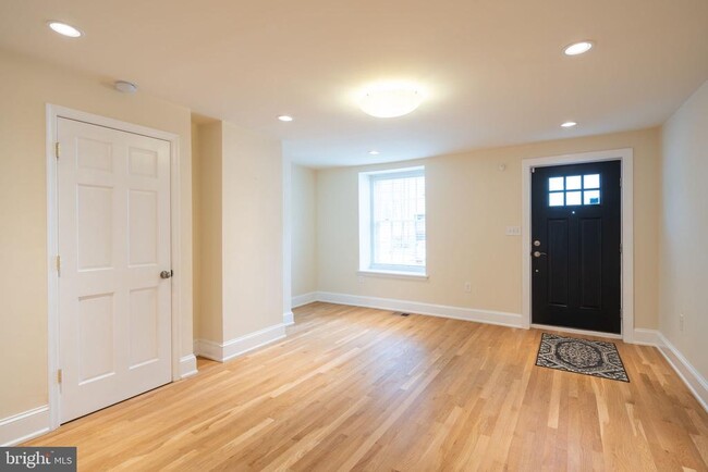Photo - 110 Roxborough Ave Townhome