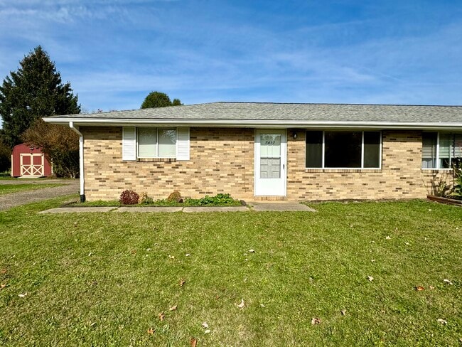 Photo - 7417 Rob St NW