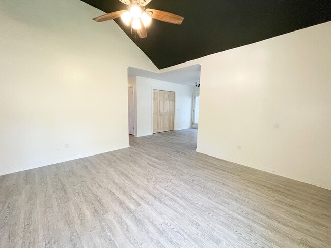 Photo - 405 Cami Forest Ln