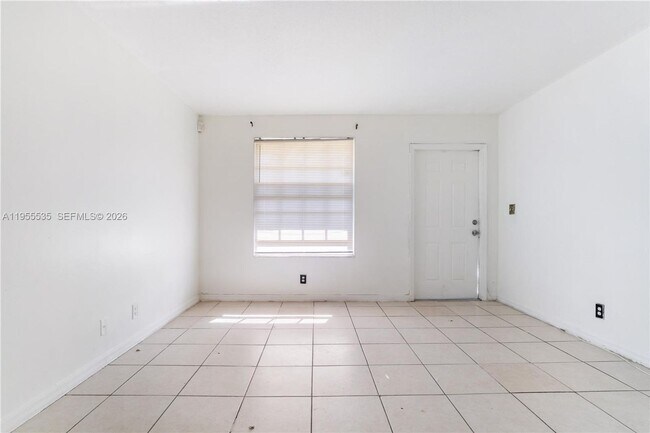 Photo - 415 NW 60th Way