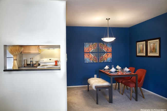 Building Photo - Lakeside Terrace Apartments