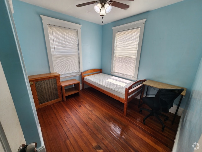 Building Photo - 44 Woodbine St Rental