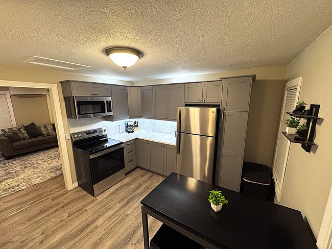 2415 S 8th St Unit Upper Unit