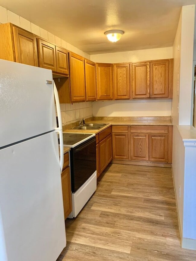 Photo - 1 Bed/1 Bath in Fort Collins. Across From City Park!!