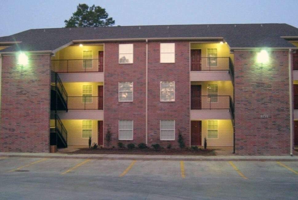 Photo - Twelve Pines Apartments