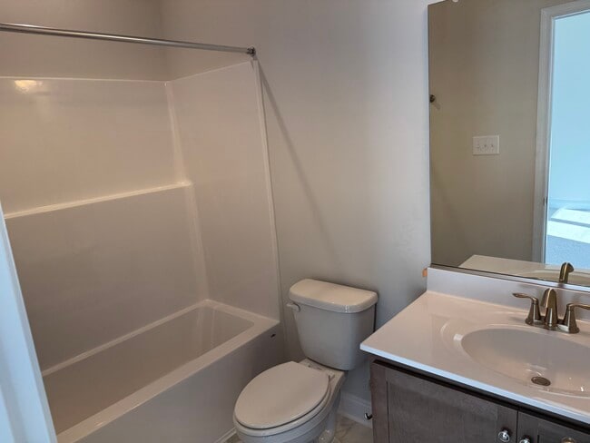 1st Floor Full Bathroom - 4406 Dominion Forest Cir