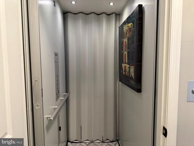 Photo - 7548 Morris St