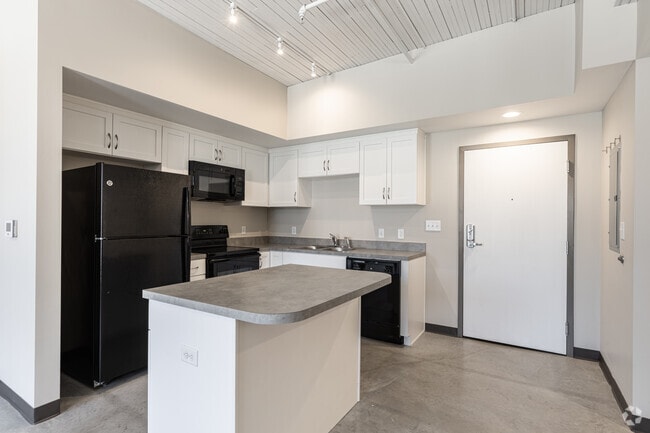 1BR, 1BA - 645SF - Wheelhouse Lofts