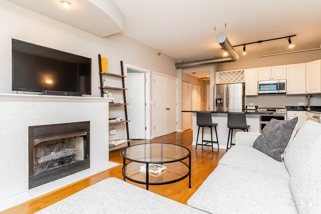 Photo - 909 W Washington Blvd Unit Apt 707