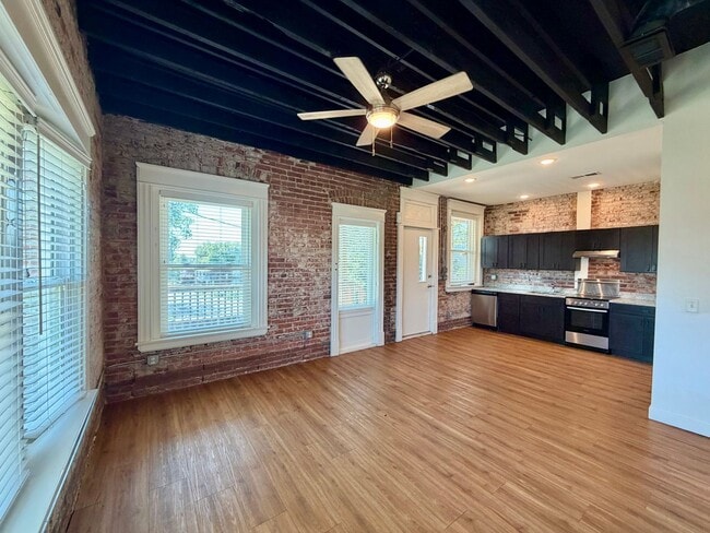 2201 Lexington Ave
