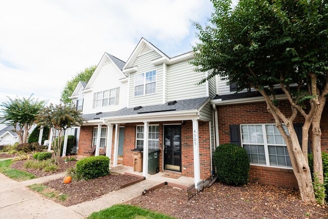 Building Photo - Amazing 2 bedroom 2.5 bathroom townhouse in NW Greensboro Keswick Place. Lawn care included.