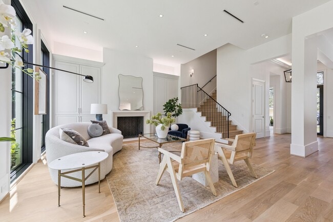 Photo - 2711 Eastgrove Ln