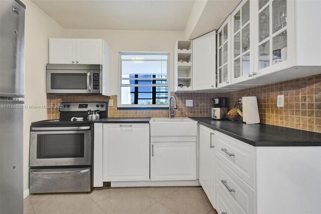 Building Photo - 2017 S Ocean Dr Unit 305 Rental