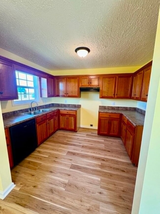 Photo - Spacious Home for Rent!