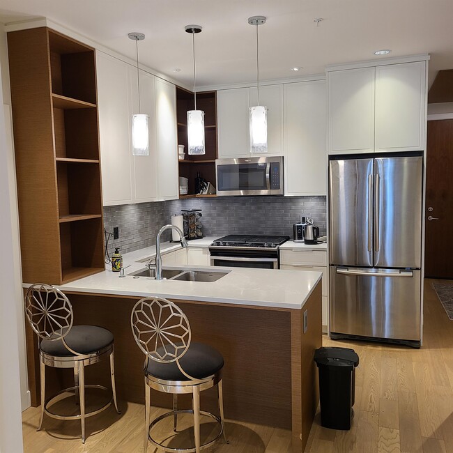 Building Photo - 1765 Oak Bay Ave