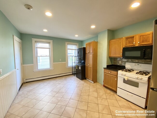 Photo - 1562 Tremont St