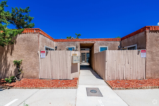 Building Photo - 7501 Pennsylvania Ln NE Unit A Rental