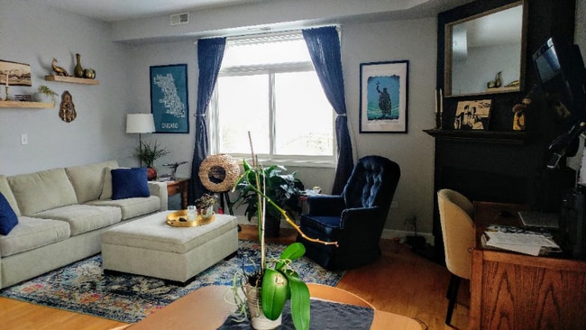 Building Photo - 680 N Green St