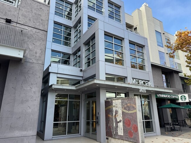 Building Photo - Beautiful third level 2 bedroom condo in the Mercer Unit 322