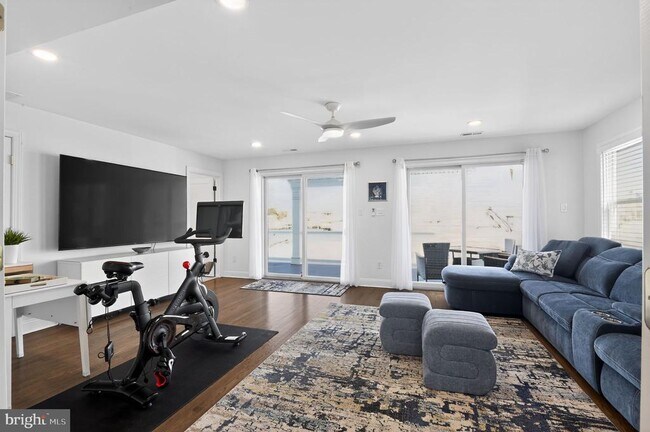 Photo - 739 N Massachusetts Ave