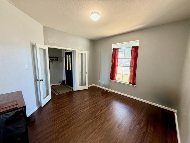 Photo - 396 Feathergrass Dr House