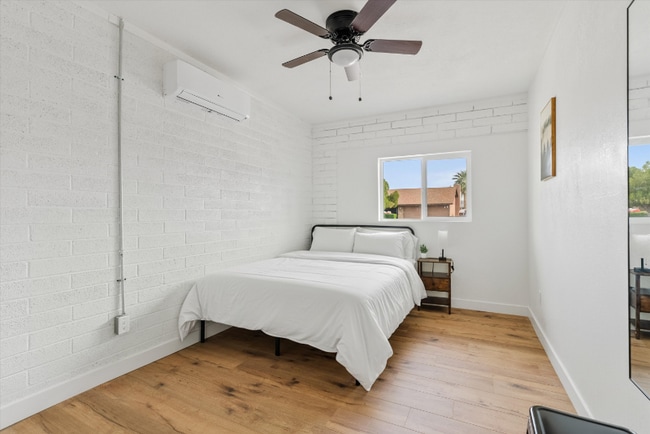 Building Photo - 9632 N 58th Ln Unit Suite