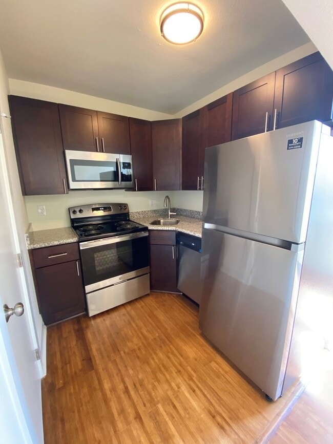 Photo - Newly Renovated Uptown Apt with Balcony in Historic Building Unit 3233 Loyola Ave - #02