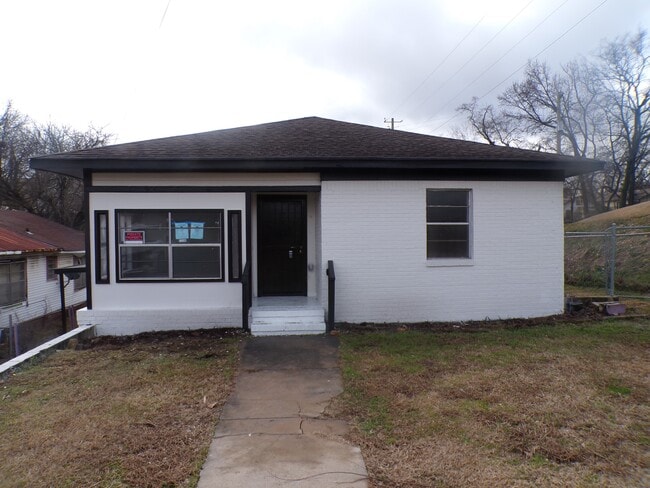 Building Photo - 301 57th St Rental