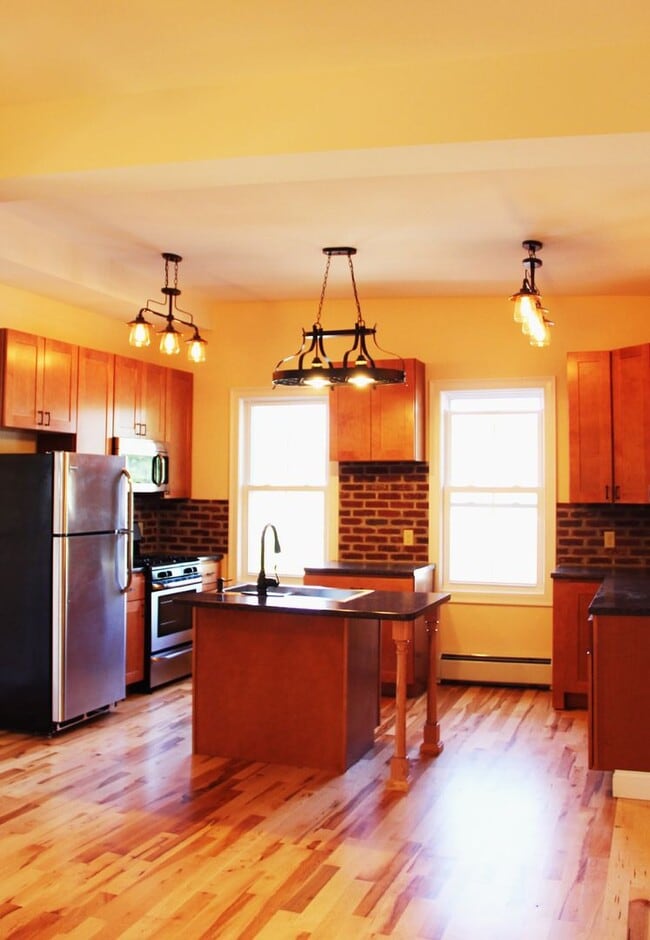 Photo - 26 Cedar St Unit 26 Cedar St THREE BEDROOM AVAILABLE MARCH 1ST