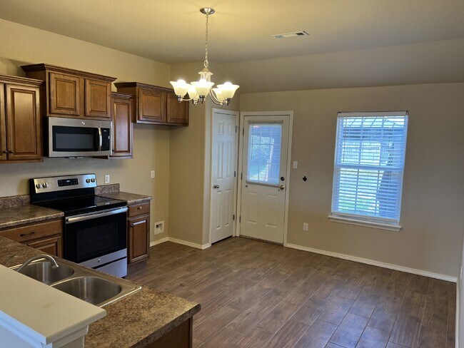 Charming 3 Bed, 2 Bath Rental Property in Barling, AR - Move-in Ready!