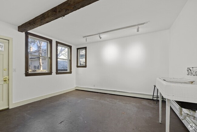 Building Photo - 3 Pleasant Pl Unit 3 Rental