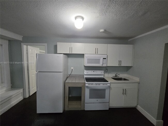 Photo - 5909 NW 5th Ct Unidad 1