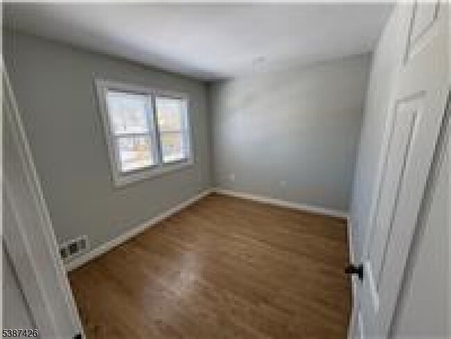 Photo - 261 Schuyler Ave