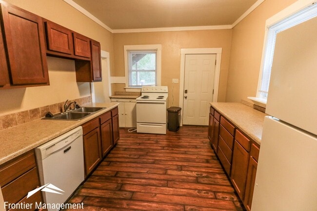 Photo - Awesome 6 bedroom home in a great location!