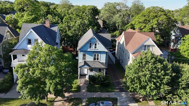 Building Photo - 117 Maple St