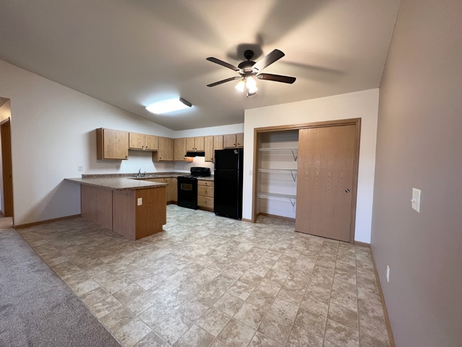 Building Photo - River Trail Estates - Half Off Security De... Unit RT 6903-01 Rental