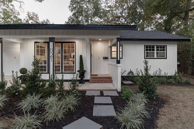 Photo - 1821 Jackson Bluff Rd