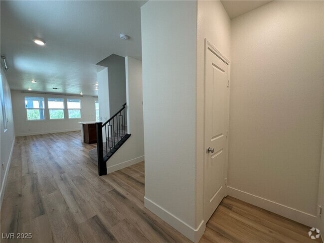 Building Photo - 6988 Sylmar Ave Rental